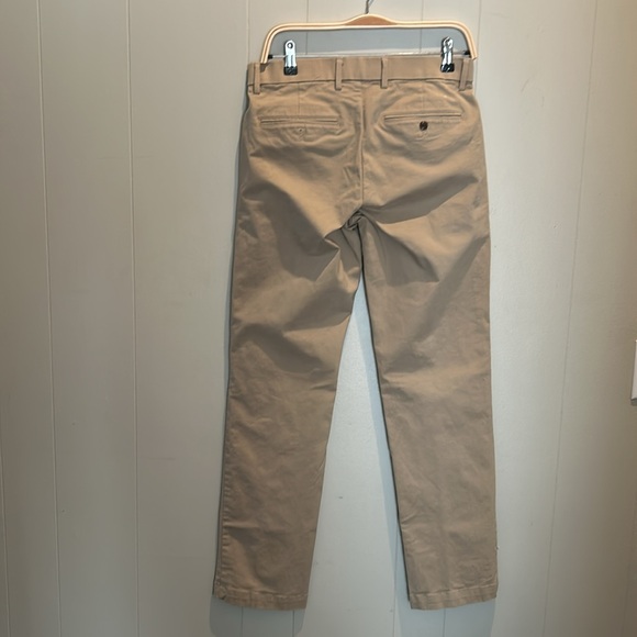 Modern Khakis in Straight Fit with GapFlex
30 x 32 L
Color - Khaki - Picture 4 of 8
